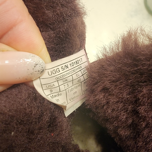 Size 9 8 UGG ISLEY. WATERPROOF. PORT LEATHE. WOMEN'S. Fur Boots - Picture 11 of 11